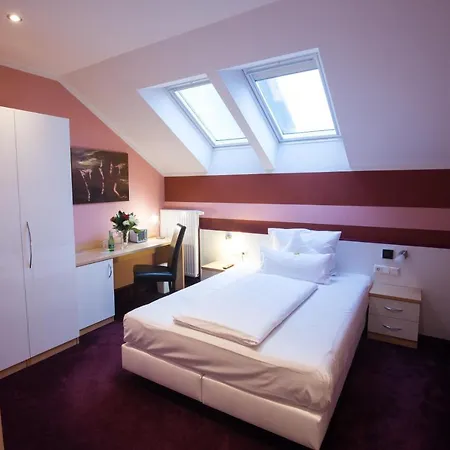 Hotel Residenz Hoessinger 4*